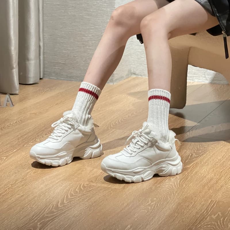 Stivali robusti in lana invernale Scarpe da ginnastica in peluche ispessito con suola spessa da donna Scarpe casual da ginnastica in vera pelle