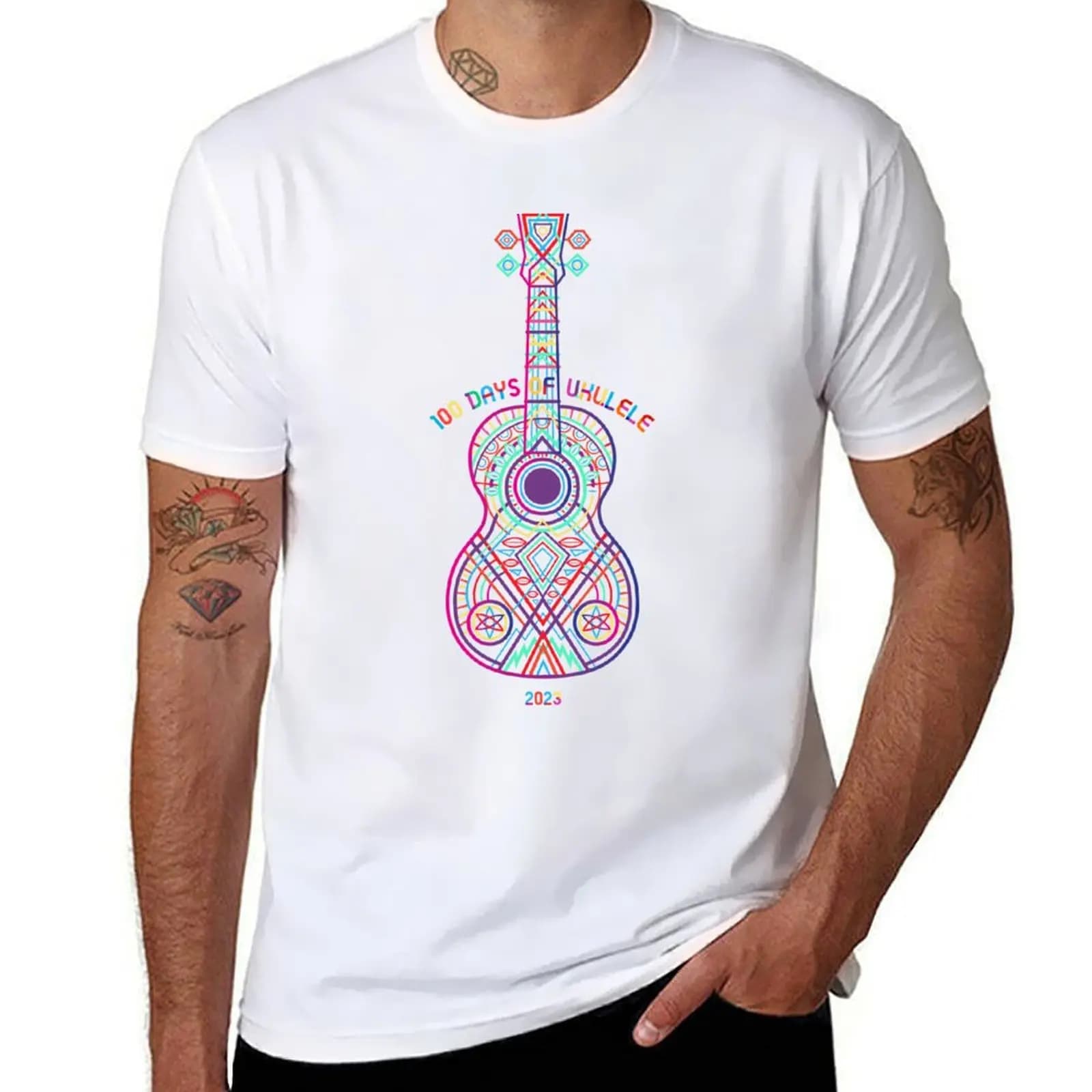 2023 String Theory 3: Multi Red (consigliato: stampa su bianco) - T-shirt 100 Days of Ukulele con stampa a maniche corte