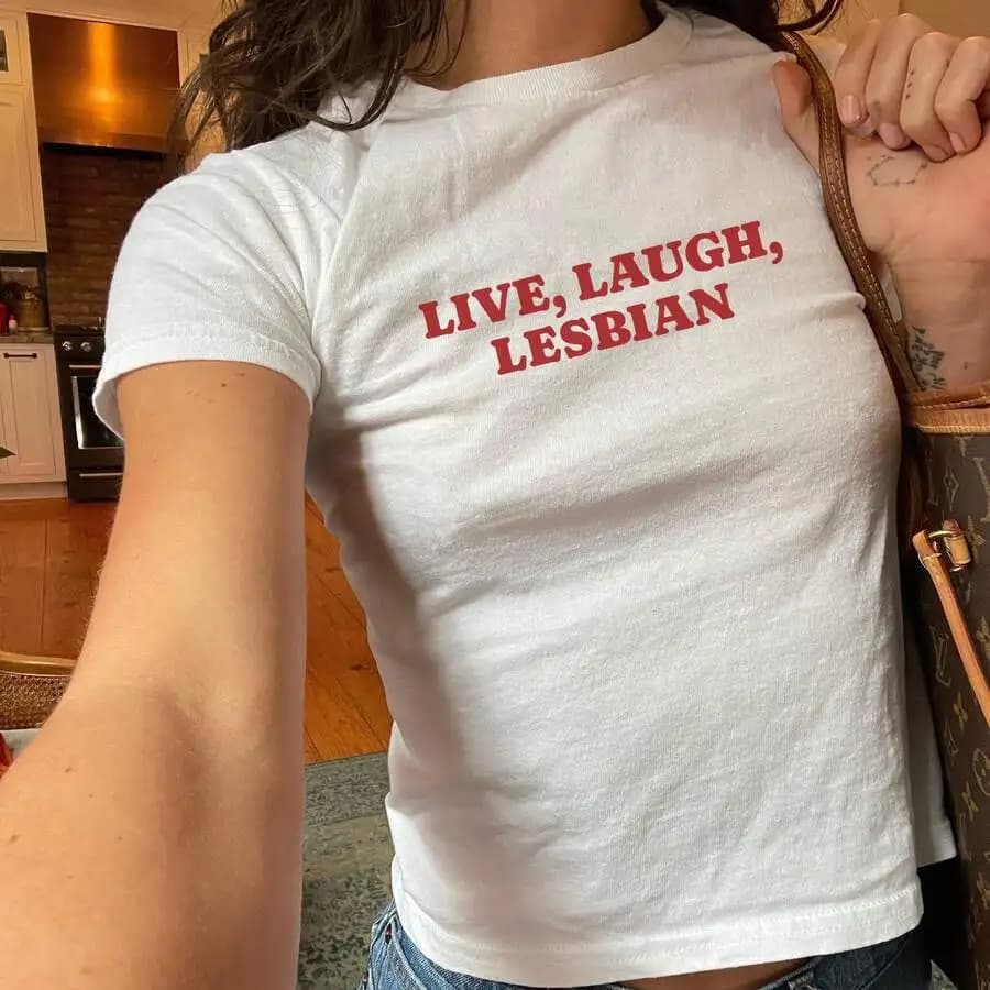 Maglietta casual da donna con stampa grafica Live Laugh Lesbian