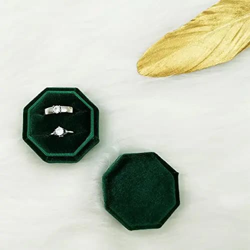 Scatola portagioie ottagonale in velluto verde smeraldo per esposizione di due anelli durante fidanzamento, proposta di matrimonio, matrimonio o servizio fotografico