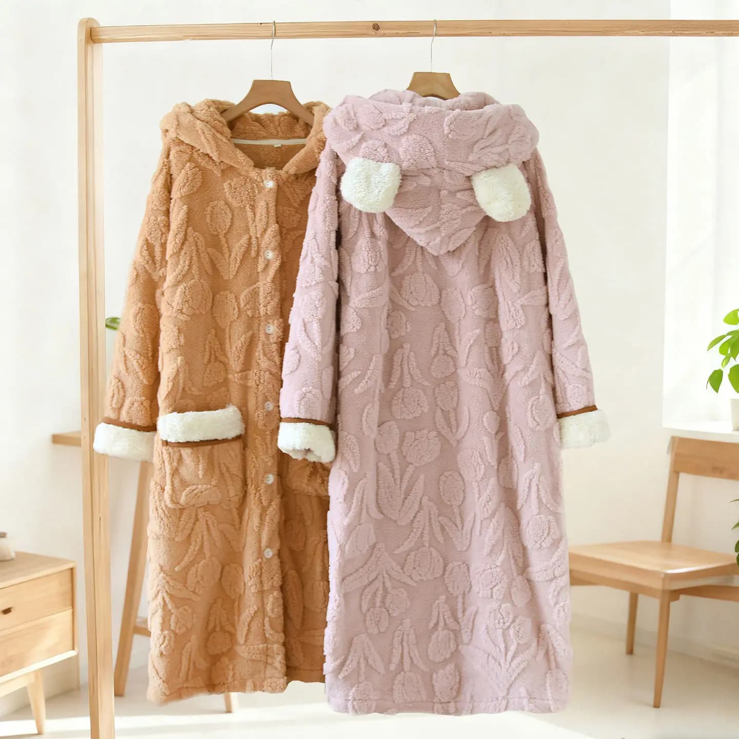 Sweet pink Winter keep warm Flannel robes women bathrobe hooded simple Coral velvet nightwear robe indoor