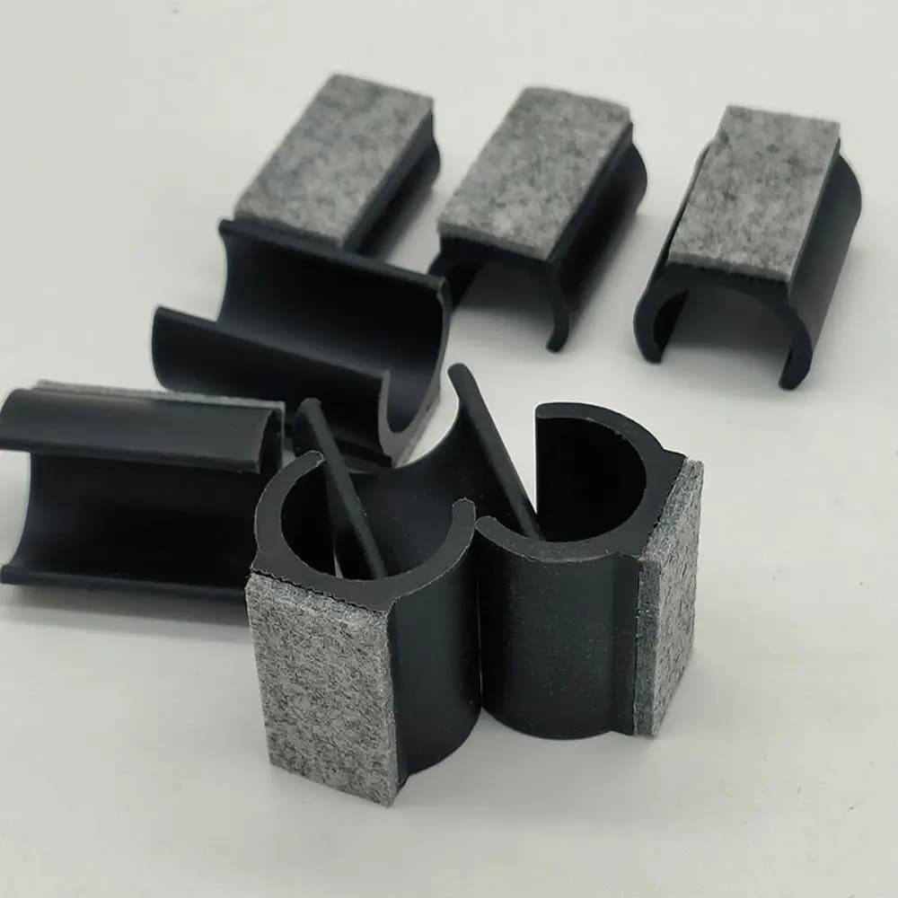 5 pezzi accessori cuscinetti per mobili antiscivolo tappi per gambe per sedie con riduzione del rumore a forma di U protezioni per pavimenti in feltro