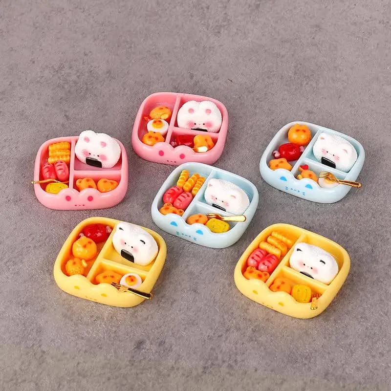 1 Set Gioco di finzione per bambini Giocattolo Simulazione in miniatura Palla di riso Pasto Playset Decorazione fai da te Realistico modello alimentare Bento portatile