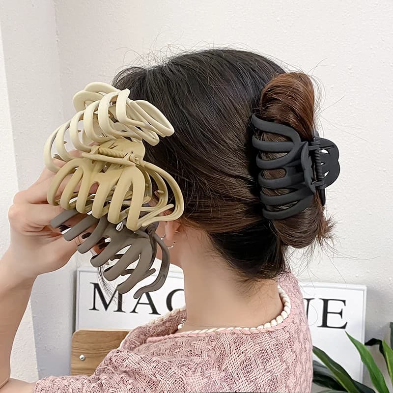 New Fahsion Women's Claw Clip Simple Cava Plastic Hair Clip Hair Clips Hair Accessories with Elegant Korean Arc Shark