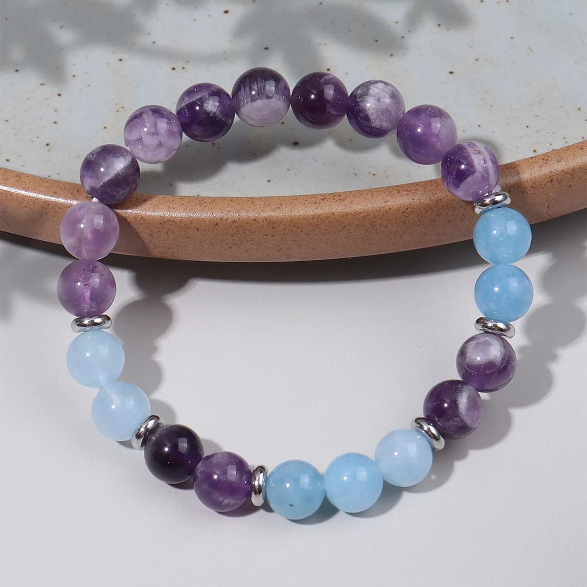 Bracciale con perline di tesoro blu mare con ametista naturale, braccialetto di corda elastica fatto a mano alla moda, regalo per le vacanze