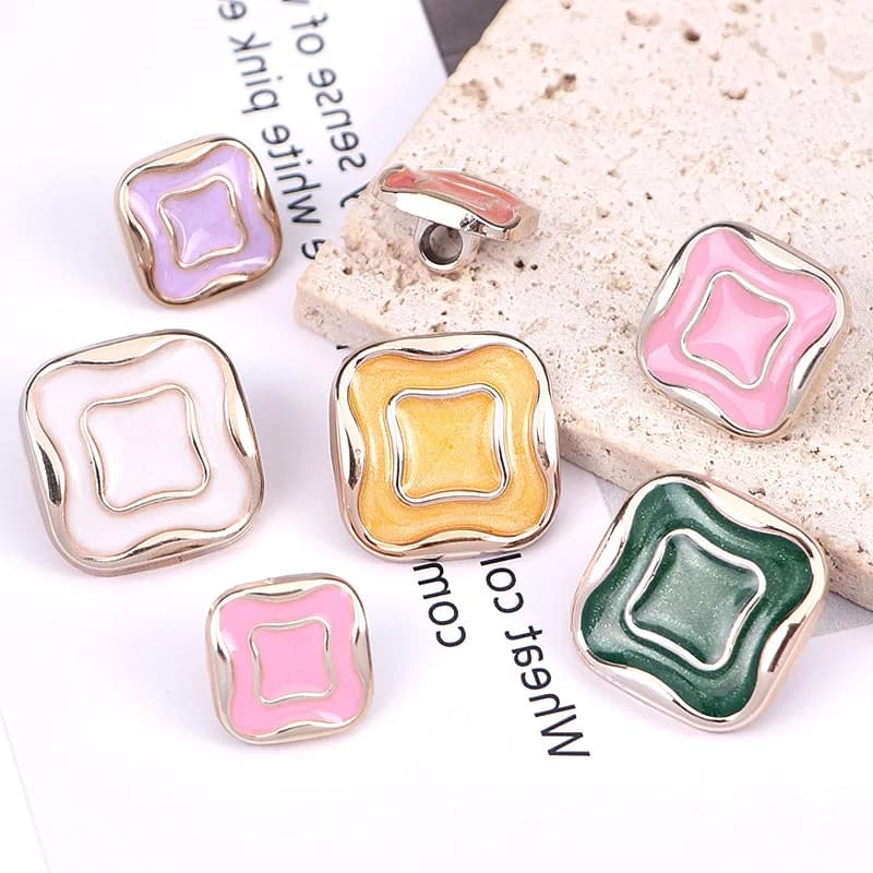 6PCS Bottoni in plastica quadrati dorati Set per abbigliamento da donna per bambini Cappotto Camicia Maglione Cardigan Bottoni da cucire 18MM/21MM/25MM Taglie