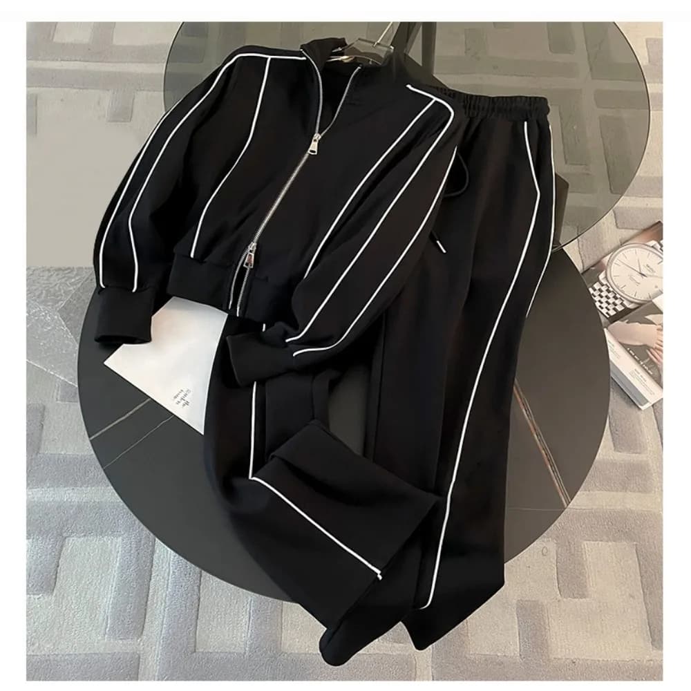 Nuovo Completo Due Pezzi con Giacca a Maniche Lunghe con Zip e Pantaloni Comodi a Gamba Dritta