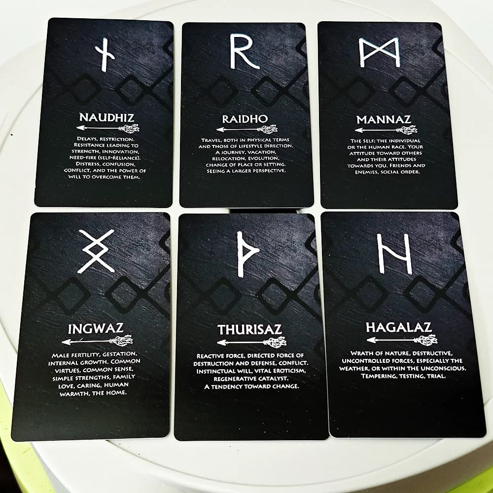 Rune Oracle Deck 26 carte pezzi illuminano la tua vita e la trasformazione del manifesto 10,3 * 6 cm