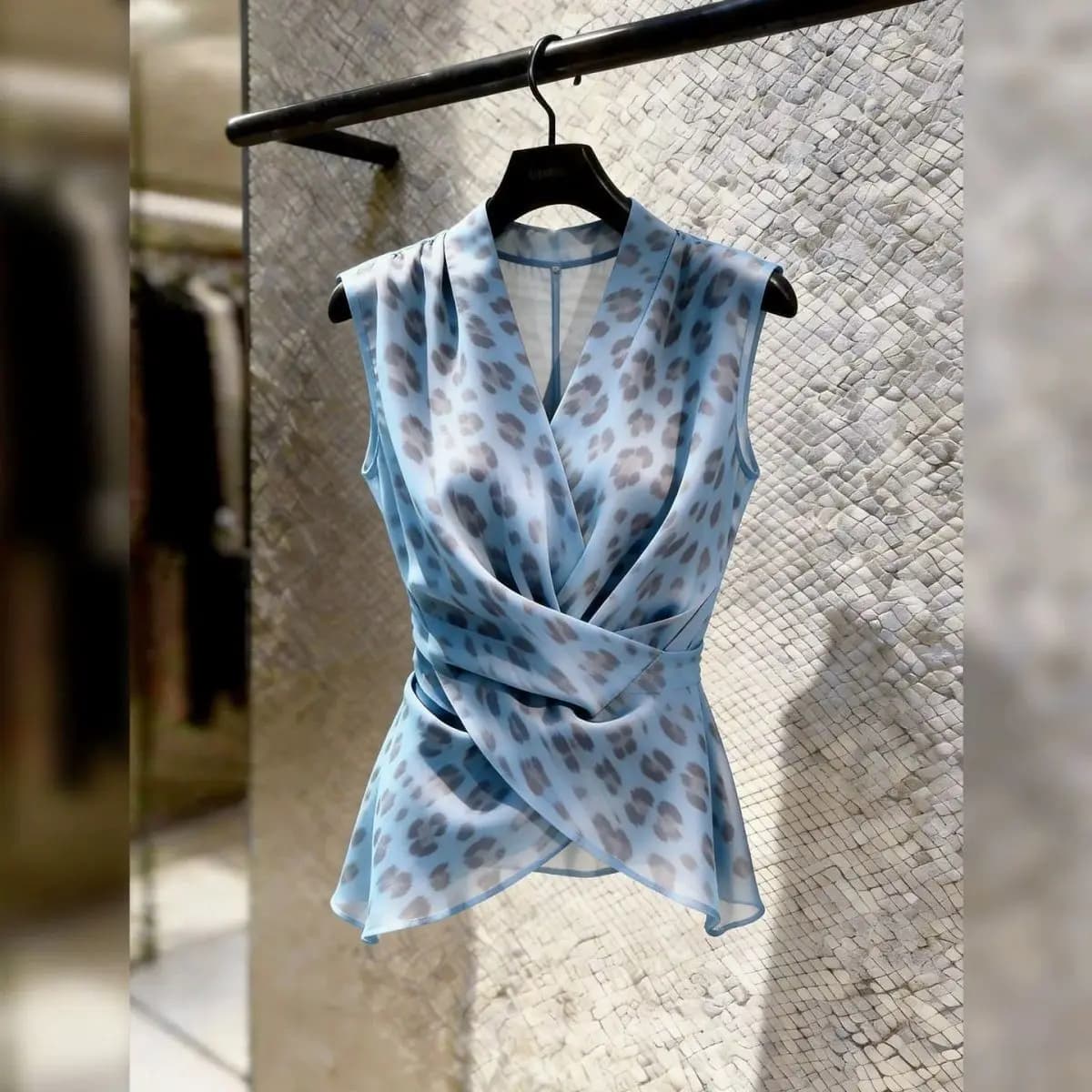 2026 New Women Clothing Fashionable Leopard V-neck Sleeveless Blouse Summer Temperament Pleated Corset Shirts Female Top Tee