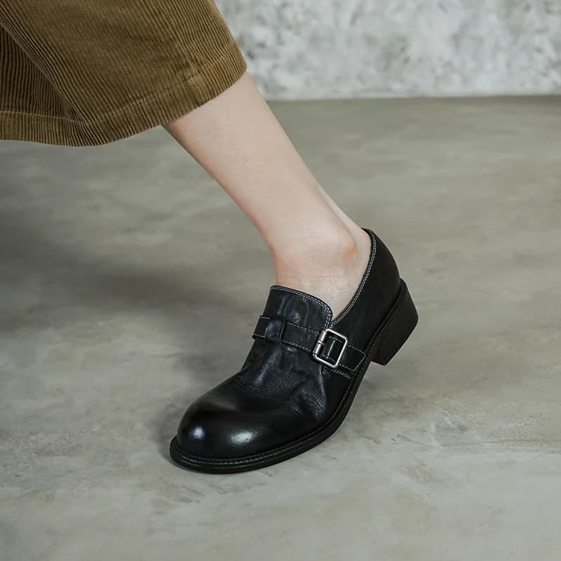 New 2026 Autumn Vintage Natural Leather Women's Pumps Round Toe Belt Dec Low Heel Casual Shoes Young Girls Comfort Retro Pumps