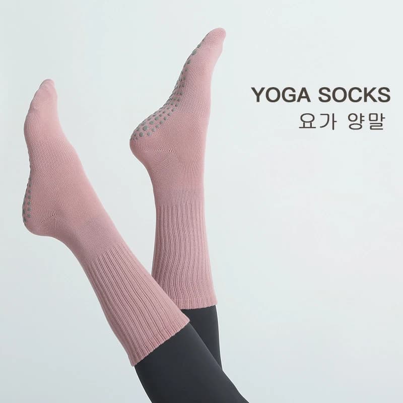Women's Central Tube Yoga Socks Antiskid Pilates Socks Autumn Winter Sports Socks Women's Sports Socks Cotton Striped Fitness Jumping Socks