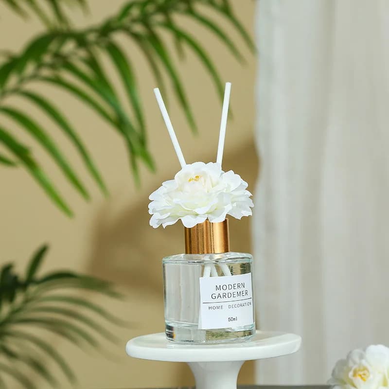 YXY 50ml Hilton Hotel Reed diffusore imposta bottiglia diffusore a lamella di gelsomino con fiori di plastica profumi per la casa olio essenziale di aromaterapia