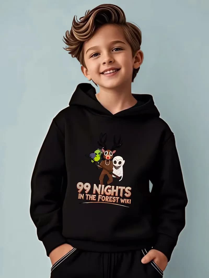 Una divertente felpa con cappuccio per bambini stampata a tema foresta con cervi, fantasmi e pappagalli