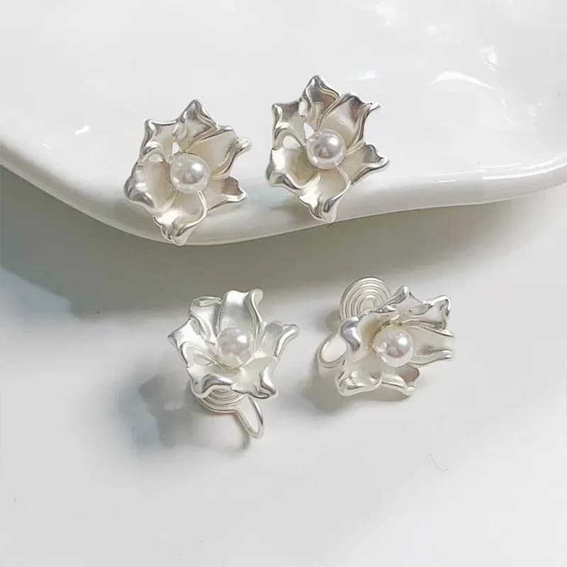 Squisiti fiori bianchi imitazione perla decorazione orecchini a bottone eleganti gioielli in lega regalo delicato per ragazze bellissimo stile caldo