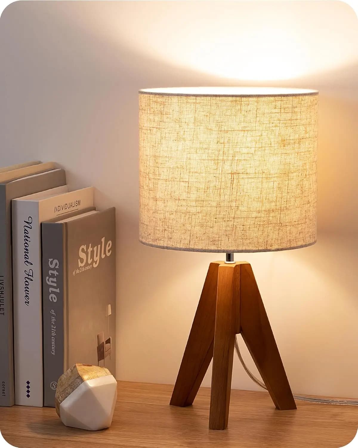 Lampada da Tavolo Piccola e Graziosa con Paralume in Lino Beige, Base in Legno per Camera da Letto, Cameretta, Soggiorno, Attacco E26, 14,2 Pollici