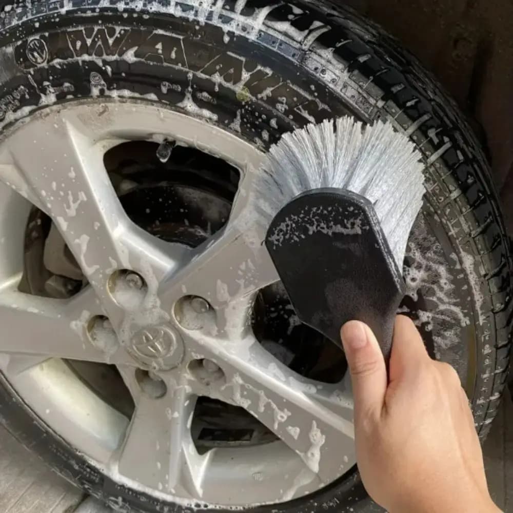 Soft Bristle Car Tire Brush Heavy Duty Durable Design Wheel Cleaning Brush Short Handle Ergonomic Handle
