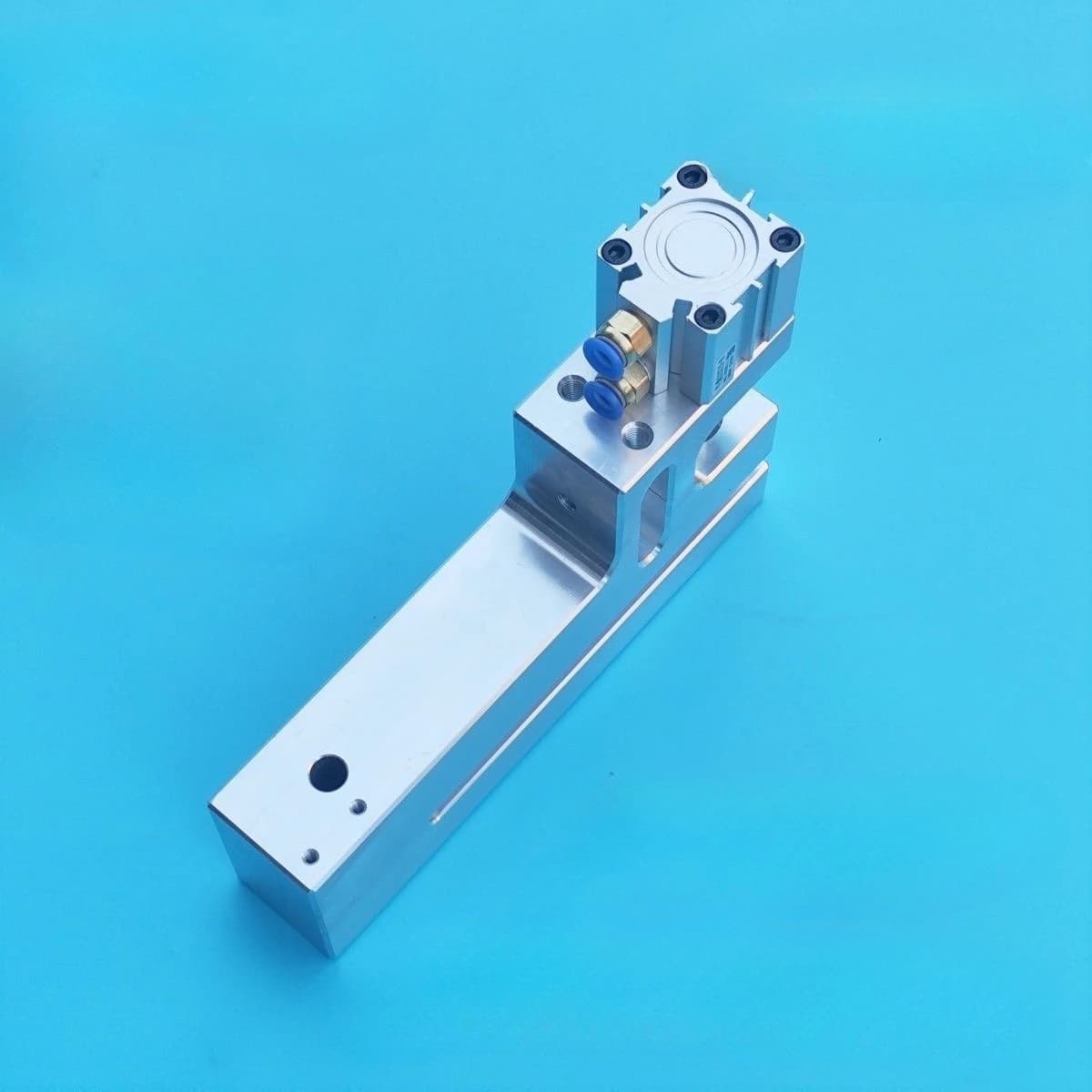 Pneumatic punching machine for breathable plastic bags for opp clothing with small round hole