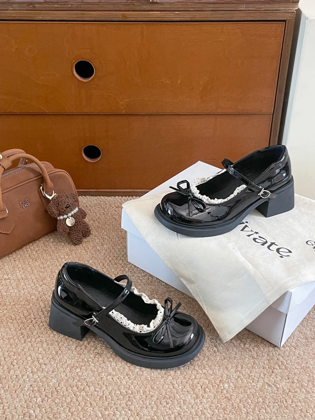 Scarpe Mary Jane in Pelle Verniciata Nera per Donne, Mocassini con Fiocco in Pizzo, Tacco Grosso Stile Preppy, Scarpe Eleganti