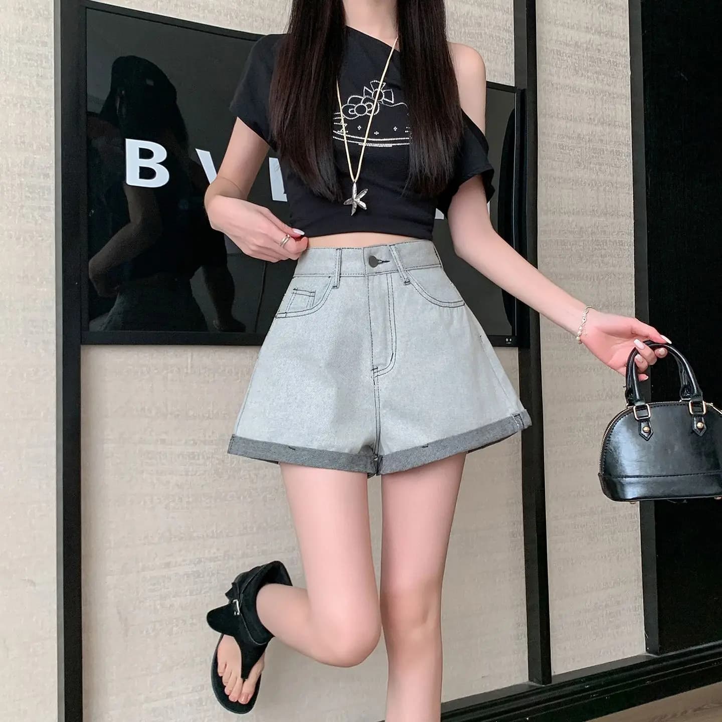 High Waist Loose Wide Leg Grey Jeans Women's Summer 2026 New Style Versatile Slimming A-Line Hot Pants Retro Flared Hem
