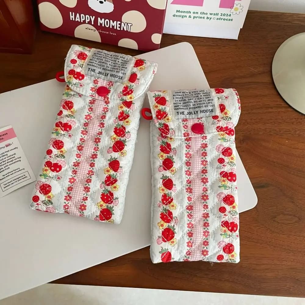 Creative Strawberry Glasses Storage Bag Dustproof Anti Pressure Sunglasses Case with button Glasses Protective Cover