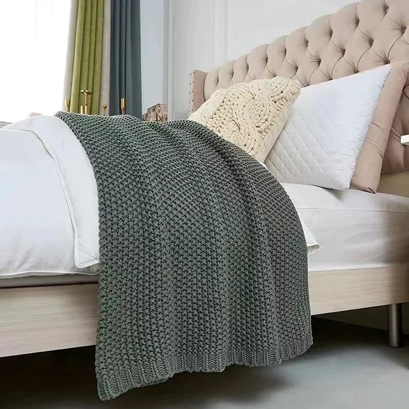 Coperta in Maglia Leggera Verde Oliva, Morbida e Accogliente, Decorativa per Divano, Letto, Dormitorio, Essenziale, Elegante Arredo Casa, Calda e Confortevole, Indispensabile