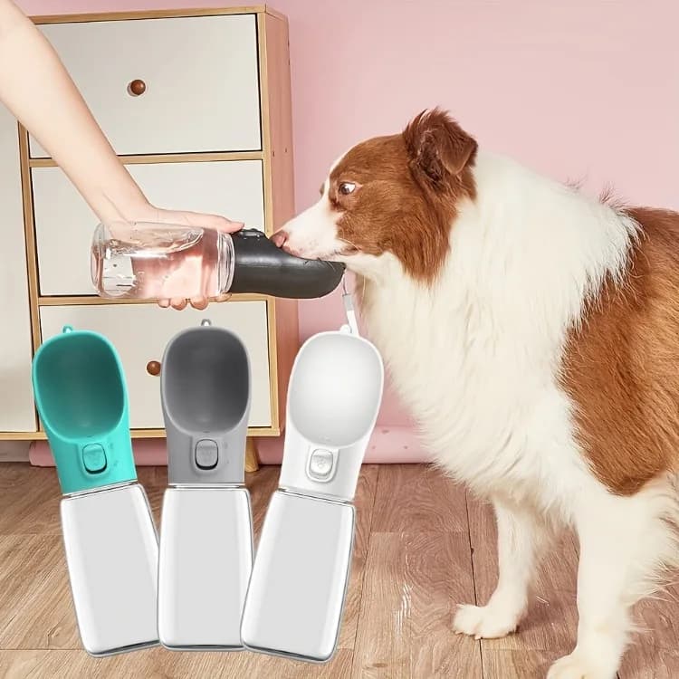 Bottiglia d'acqua per cani da viaggio con dispenser per animali domestici in plastica portatile da 550 ml e ciotola per cibo per cuccioli per amore in stile passeggiate all'aperto