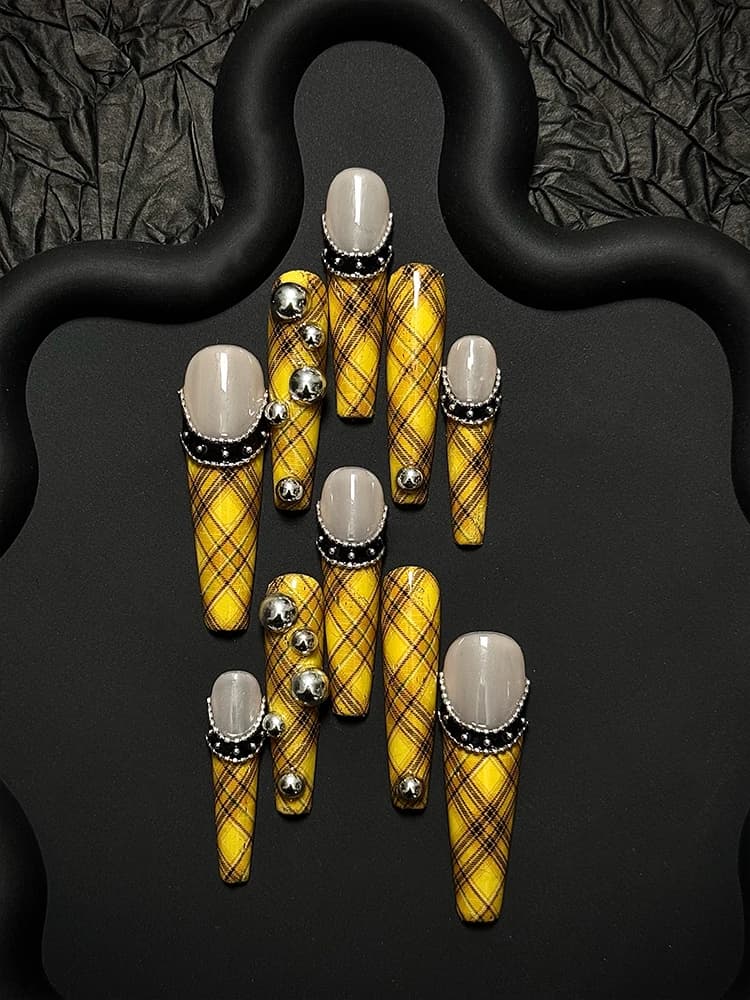 New Grimm Girl Manicure Indossa unghie Rivetto scozzese giallo Spice Girl Design fatto a mano Nicchia 4.0 Stampa allungata sulle unghie