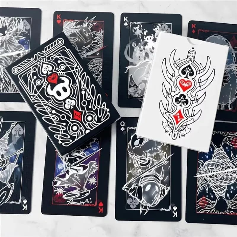 Set da gioco di carte da poker standard Hollow Knight Carte da gioco portatili in bianco e nero Gioco da tavolo creativo Articoli per feste regalo
