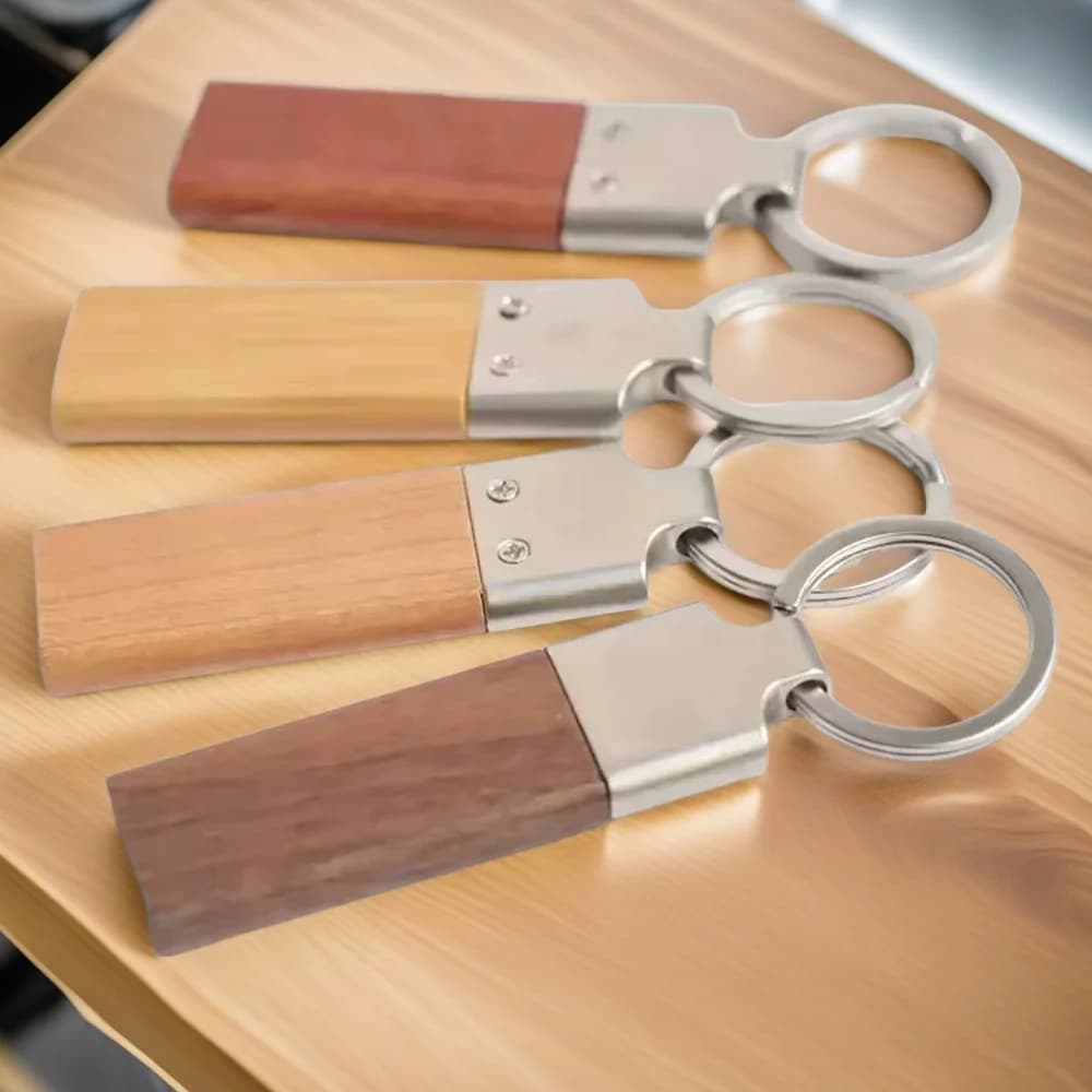 Portachiavi Personalizzato in Legno con Logo Inciso al Laser, per Moto, Auto, Borse, in Palissandro o Noce, Regalo per Uomo o Donna