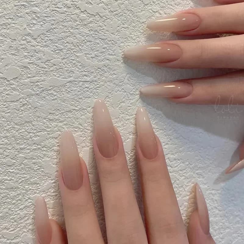 24 pezzi bianco gradiente stampa sulle unghie finte acrilico stiletto mandorla unghie finte indossabili tinta unita semplice copertura completa punte per manicure