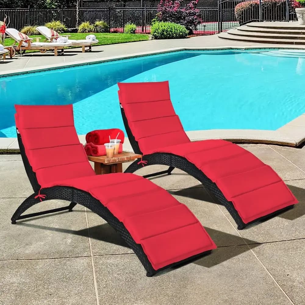 Set di 2 Sedie a Sdraio in Rattan per Esterni, Chaise Longue in Vimini con Cuscino Morbido, Ergonomiche e Portatili per Bordo Piscina o Spiaggia (Rosso)