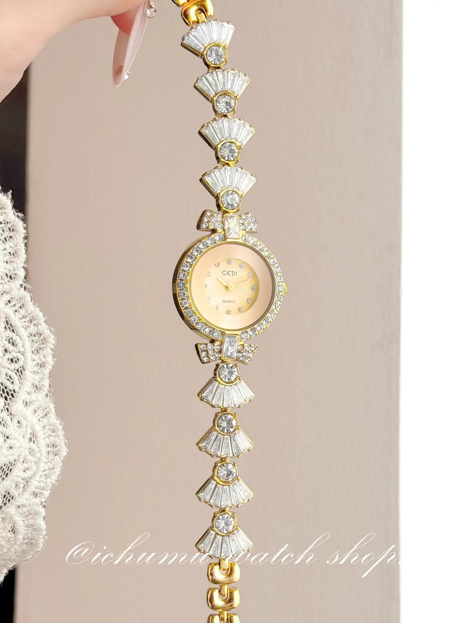 Mermaid Women's Watch Light Luxury Niche Diamond Bracelet Quartz Watch Fashion High-end Gift