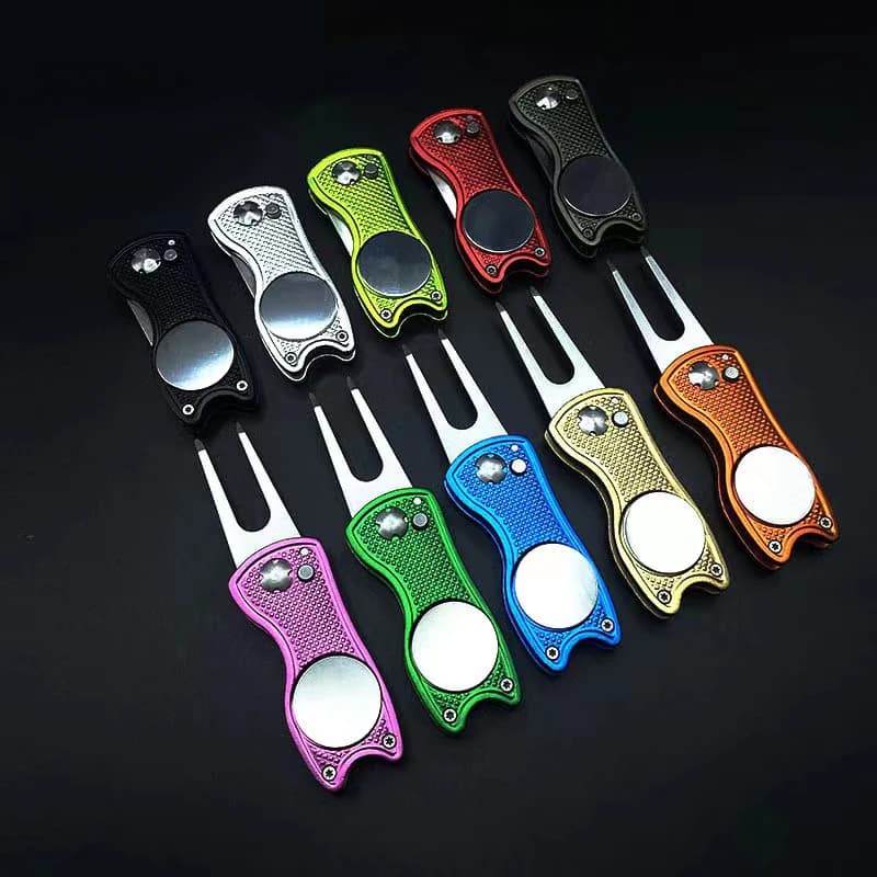 1PC pieghevole in acciaio inossidabile Golf Divot strumento di riparazione strumento magnetico per palline da golf, putting green forcella aiuti per l'allenamento accessori da golf