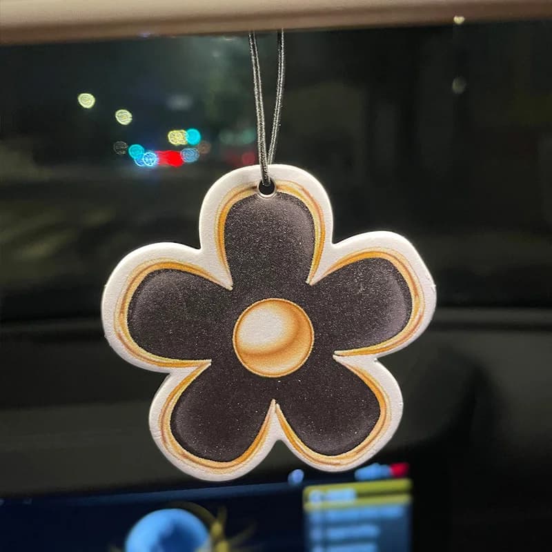 Flower of daisy for women Perfume of English pear and frieze (international rounding) Deodorant for cars, Deodorant for wardrobe, Perfume, Rear Mirror Decoration, Car accessories Interior pendant, Natural fragrance for purifying air, Toilet bag for cartoons anime, Expand ornament for bedside table