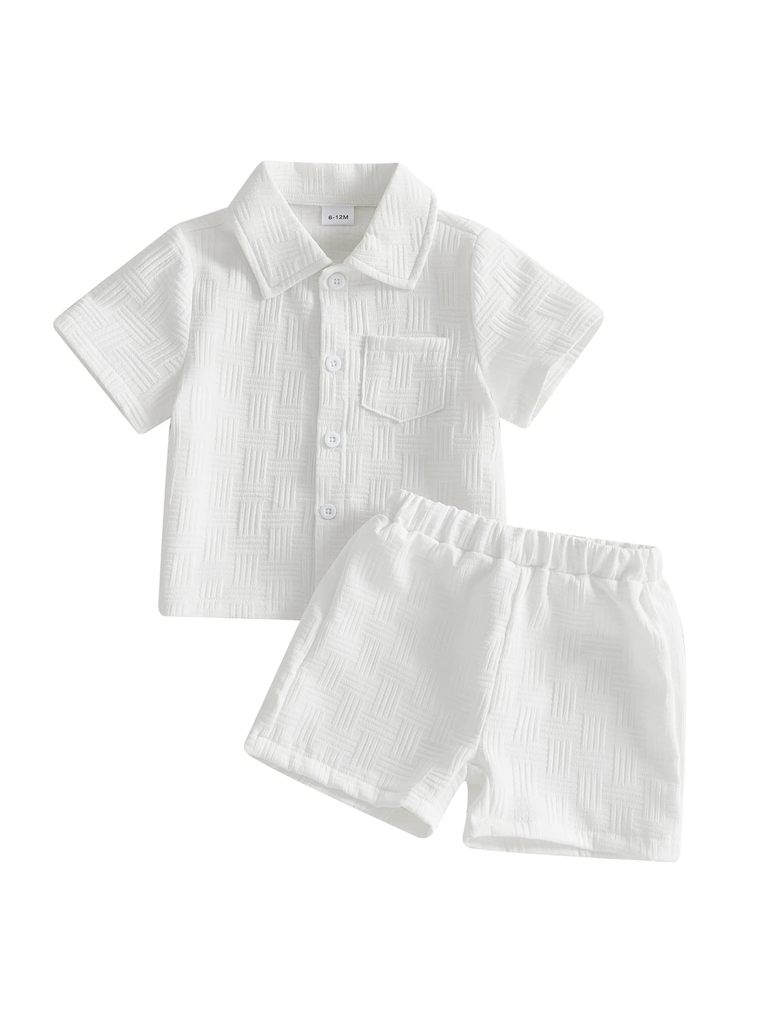 Completo estivo casual da ragazzo con camicia abbottonata a maniche corte con risvolto e pantaloncini tinta unita per un look elegante