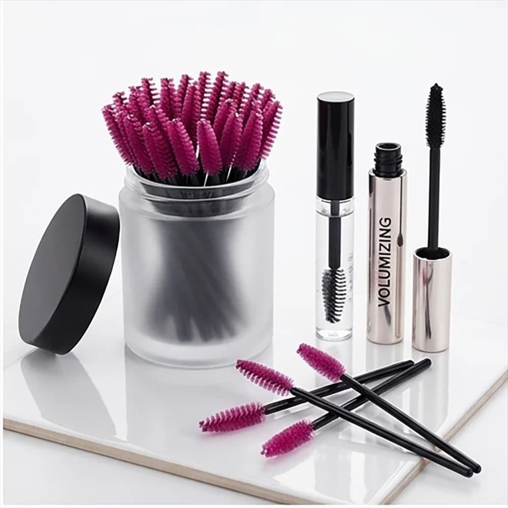 50 pezzi di spazzolini per ciglia da donna in confezione sfusa | Pennelli e applicatori per sopracciglia rosa acceso/neri | Strumenti Professionali per il Trucco di Bellezza