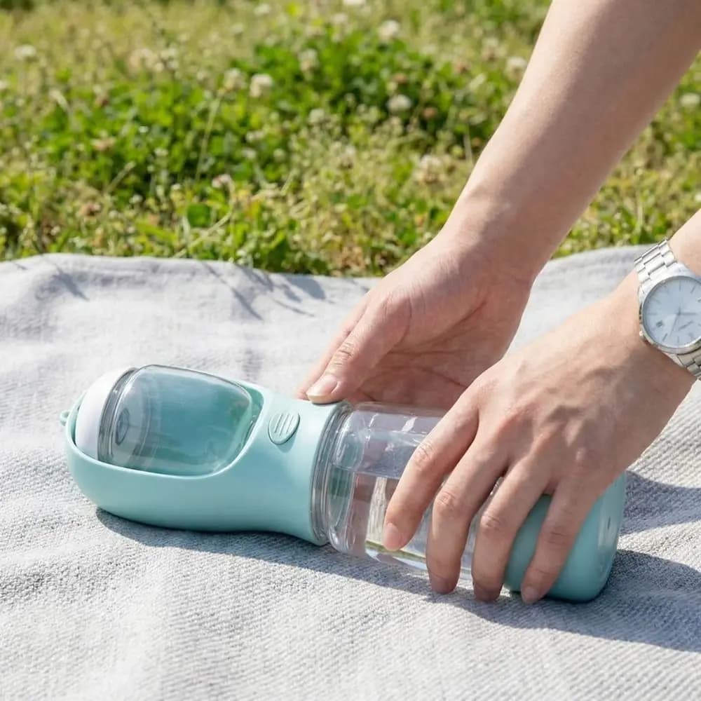 Ciotola Portatile 3 in 1 per Animali Domestici, Dispenser di Cibo per Cani a Prova di Perdite, Contenitore per Acqua e Cibo in Plastica per Passeggiate all'Aperto