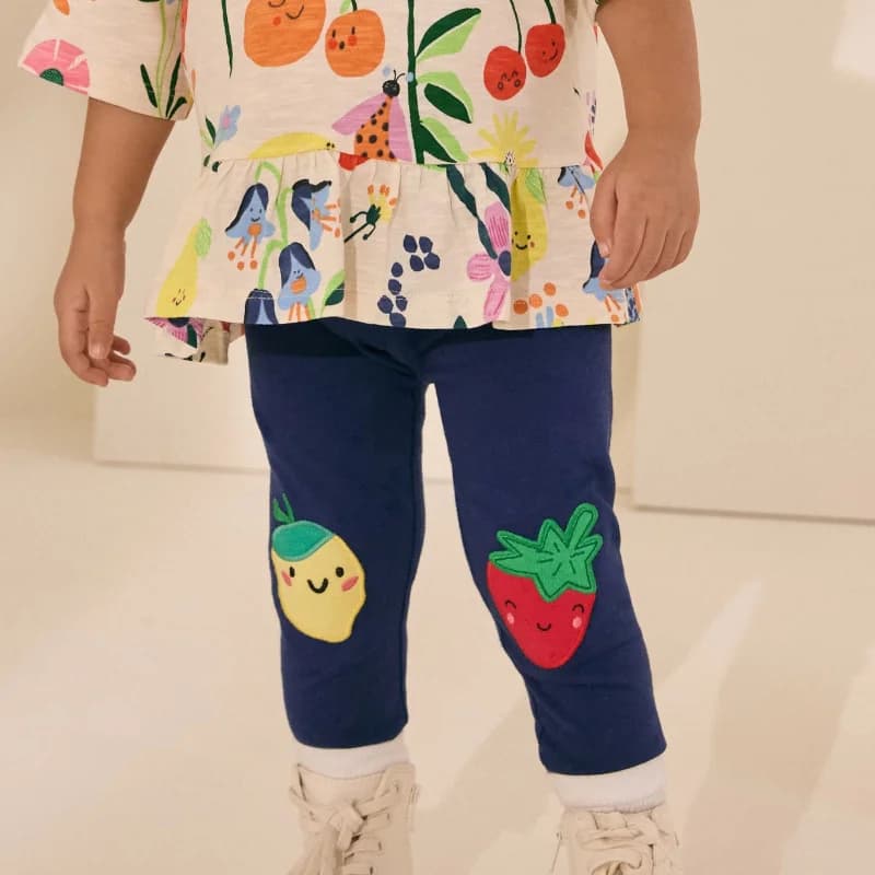 Metri di salto 2-7T Pantaloni leggings per bambini con ricamo a fragola Vendita calda Vestiti per bambini Pantaloni skinny per bambini a figura intera