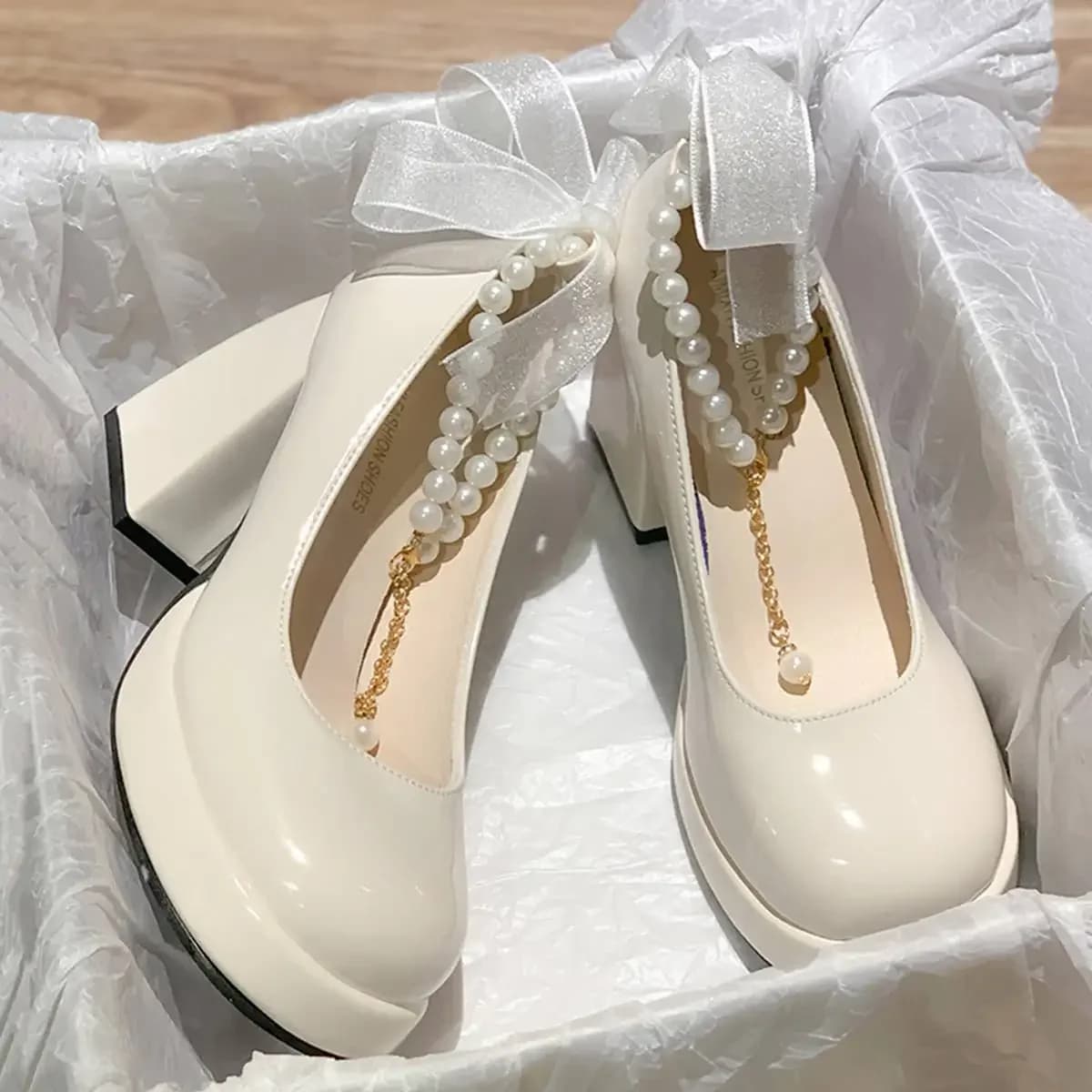 Scarpe da donna di lusso con tacco alto eleganti con fiocco e punta quadrata da donna Mary Jane scarpe da sposa in pizzo con perle scarpe da donna con plateau alla moda