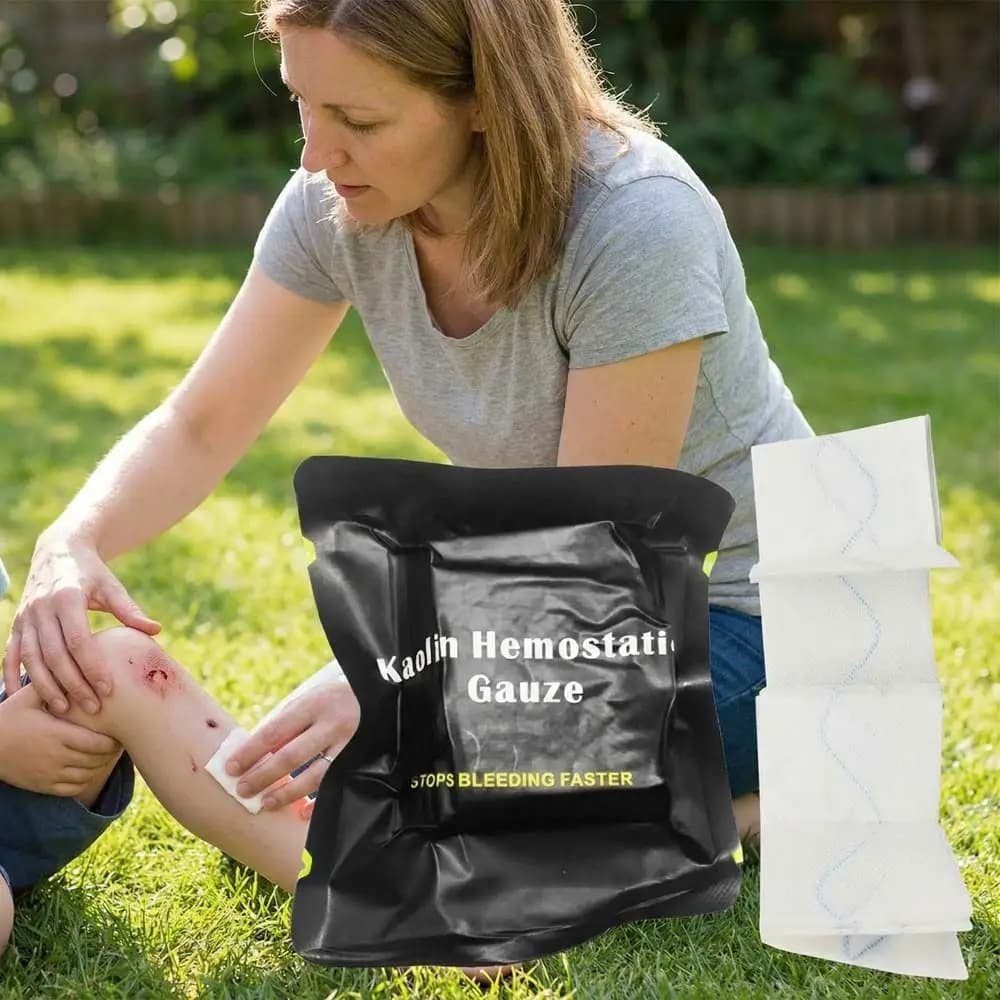 Z-Fold Design Hemostatic Kaolin Gauze Soluble Material Chitosan Gauze Stop Bleeding Gauze Kaolin Impregnated Non-woven Fabric