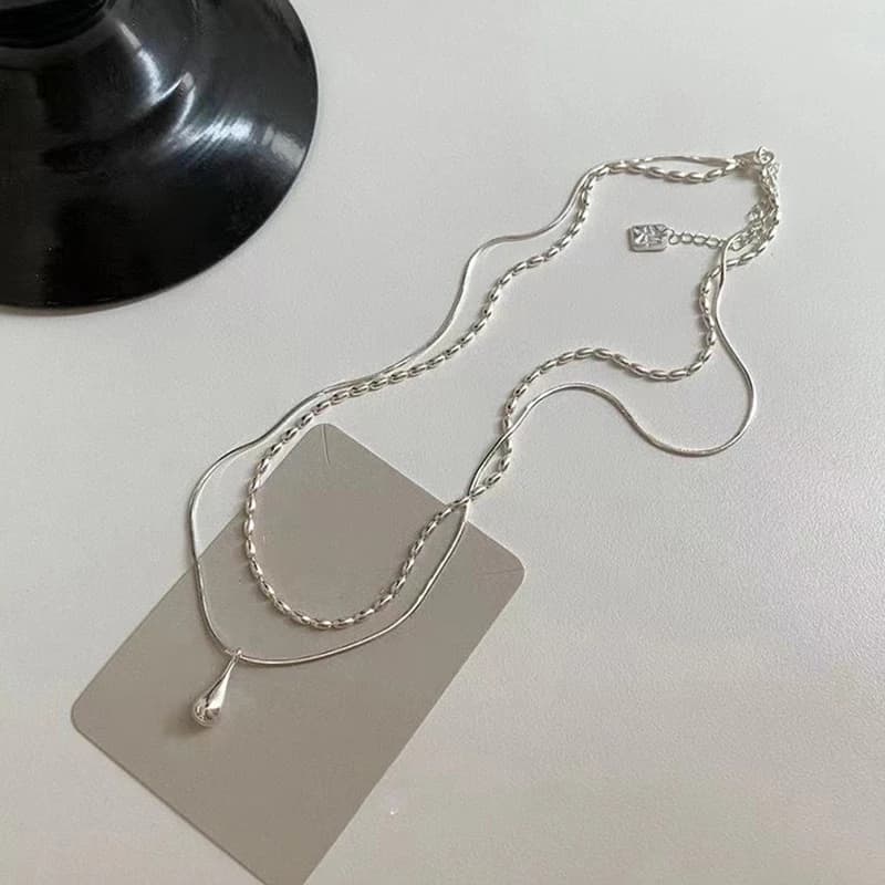 Double-Layer Water Drop Pendant Necklace for Women, Niche Design, Trendy, High-End Fashion, Simple Everyday Rice Bead Clavicle Chain