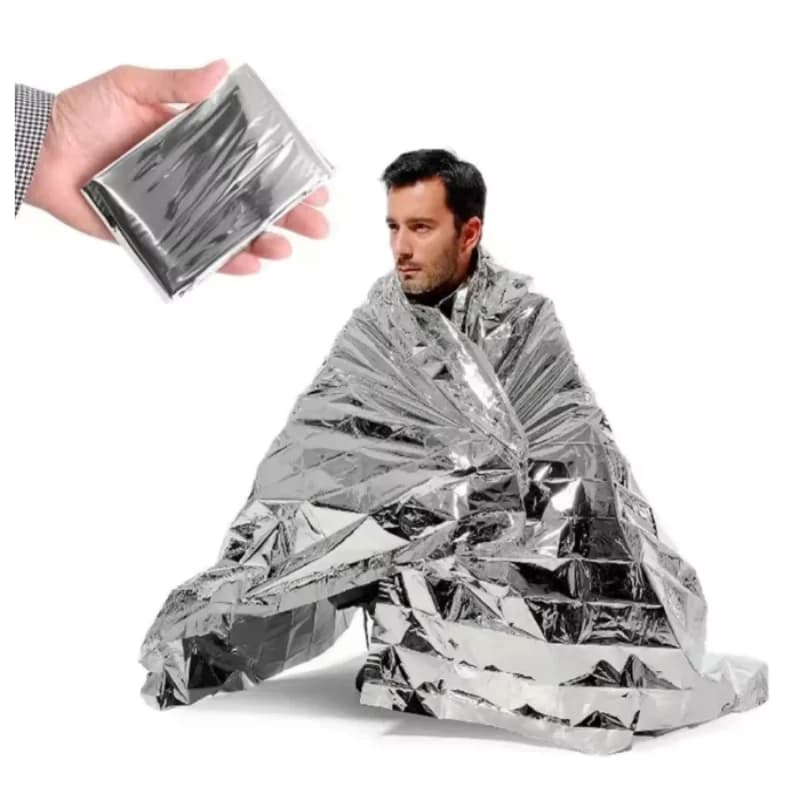 4PCS Compact Outdoor Mylar Thermal Survival Blankets, Efficient Body Heat Lock Thermal Foil Blankets Ideal for Wilderness Hiking