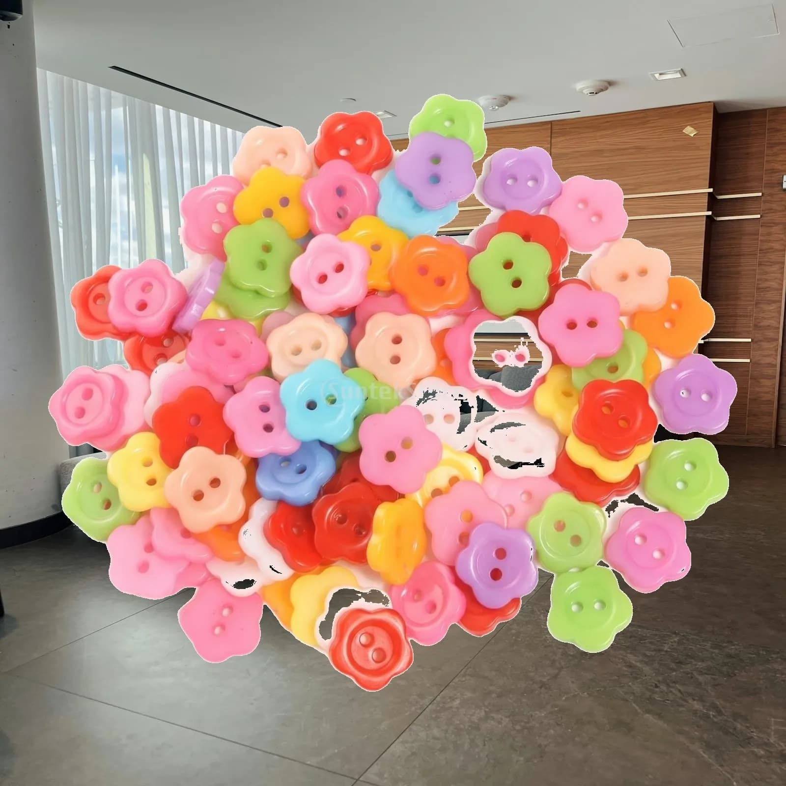 200Pcs Colourful Buttons Sewing Buttons Lightweight 2 Holes for Scrapbooking Sewing Clothing Sewing DIY Crafts Decorating