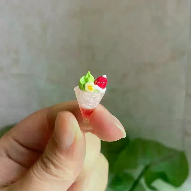 1/5 Pezzi Miniatura Casa delle Bambole Torta Crema Dessert Natale Gelato alla Fragola Coppa Gioco di Imitazione Cucina Accessori Giocattolo per Bambini