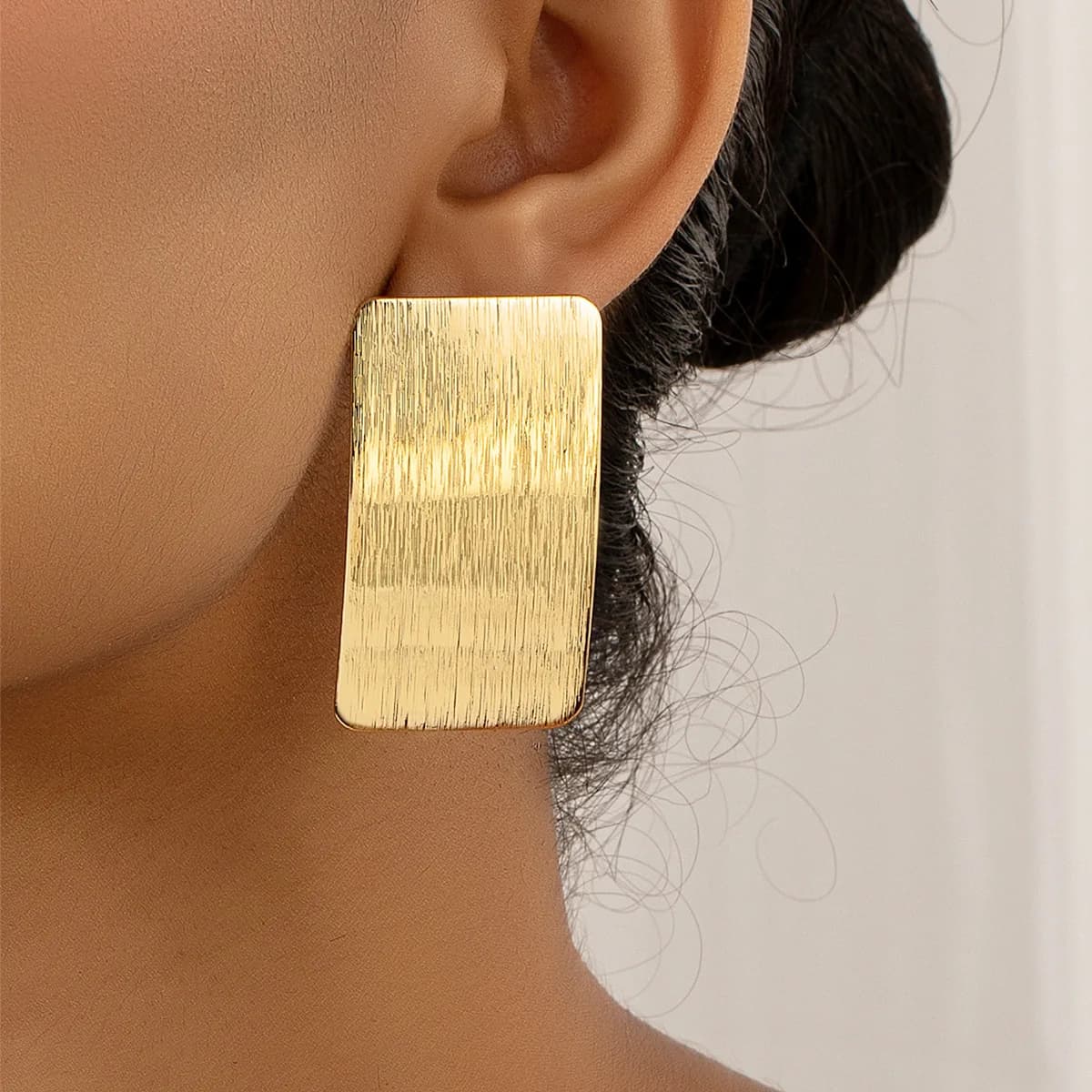 Nuovi orecchini a bottone con perle quadrate spazzolate per le donne Squisiti gioielli francesi geometrici color argento dorato pulsaras mujer