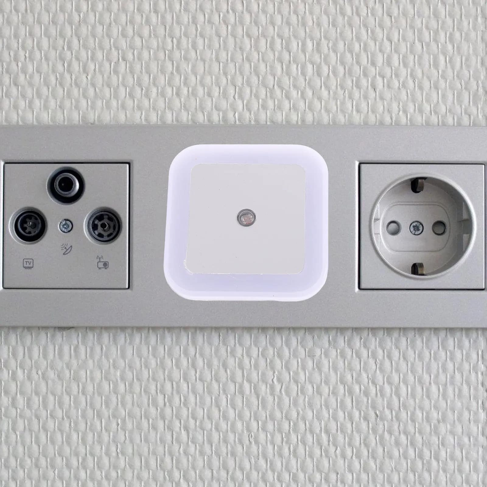 Luce Notturna LED Intelligente con Sensore di Accensione/Spegnimento Automatico, Quadrata Bianca, da Interno, con Presa a Muro, Piccola e Portatile, Protezione per gli Occhi