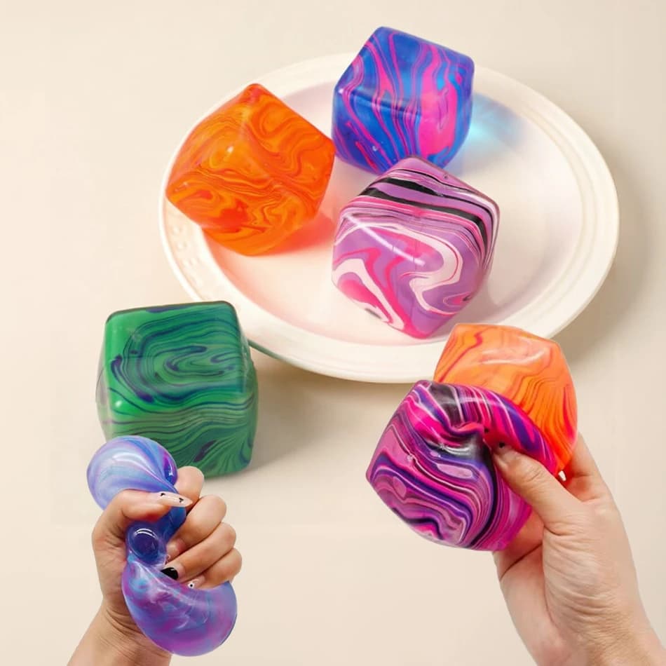 Cubo Antistress a Forma di Cubetto di Ghiaccio con Maltosio, Giocattolo Rilassante per Bambini e Adulti, Ornamento da Scrivania, Regalo Divertente