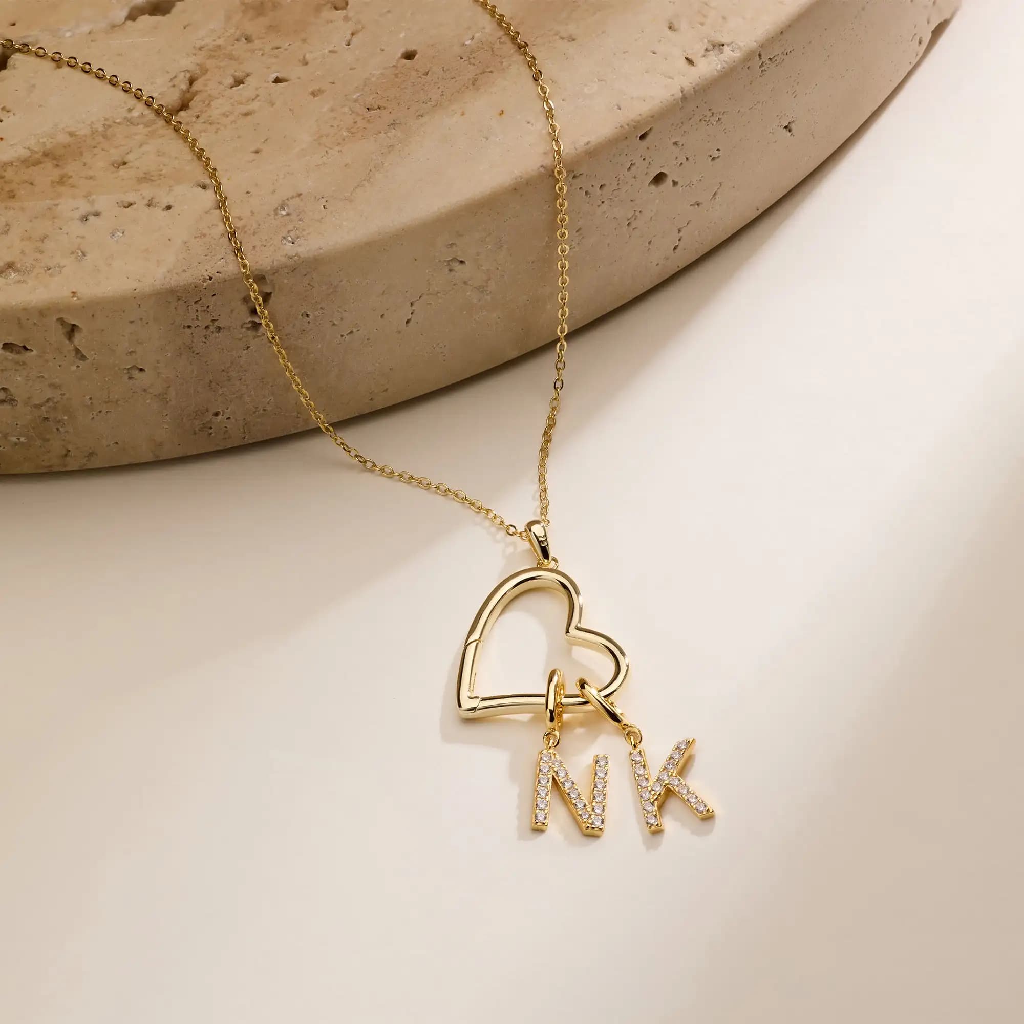 Collana Personalizzata con Iniziale a Cuore Aperto, Ciondolo con Lettera Personalizzata, Placcato Oro 18K, Acciaio Inossidabile, Gioiello Delicato, Regalo per Lei, Mamma