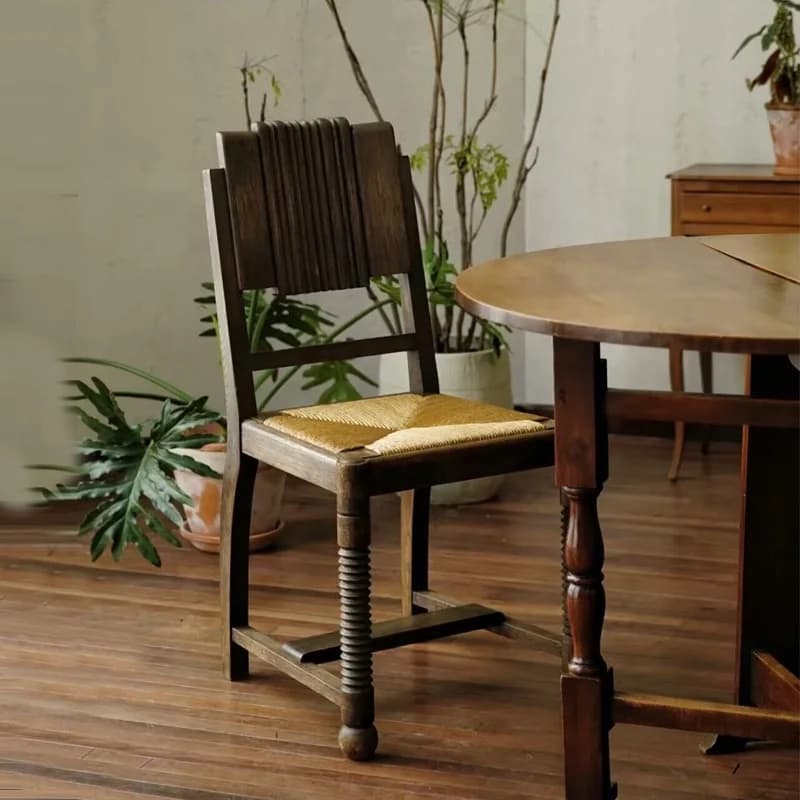 Sedia da pranzo vintage in legno massello con schienale intagliato in legno naturale e gambe a zucca, costruzione robusta - Arredamento per la casa di design