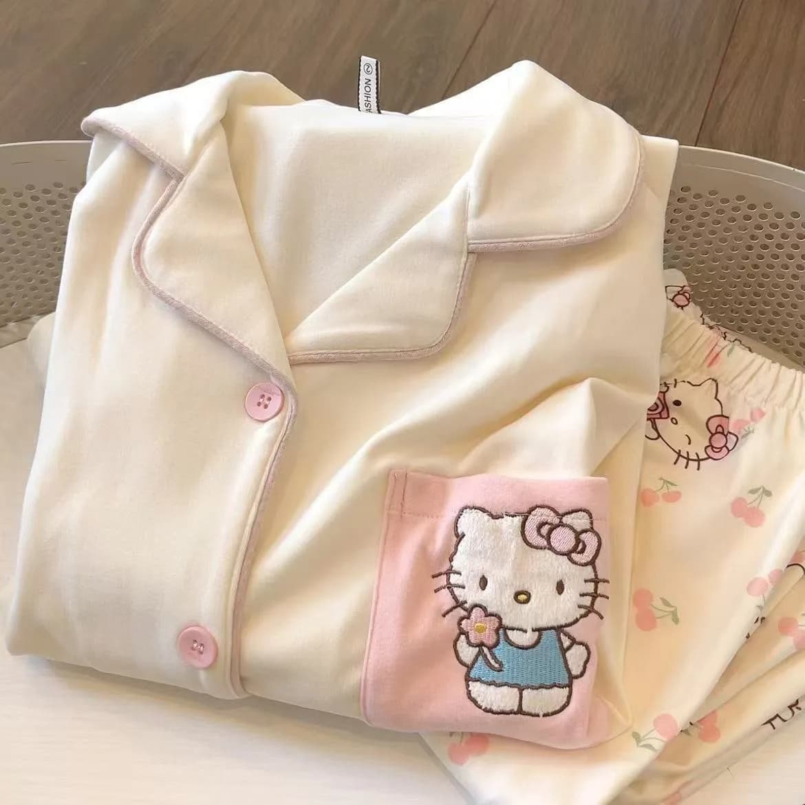 Nuovo sanrio Hello Kitty pompompurin simpatico film anime creativo pigiama di velluto addensato cartone animato set di vestiti caldi per la casa personalizzati